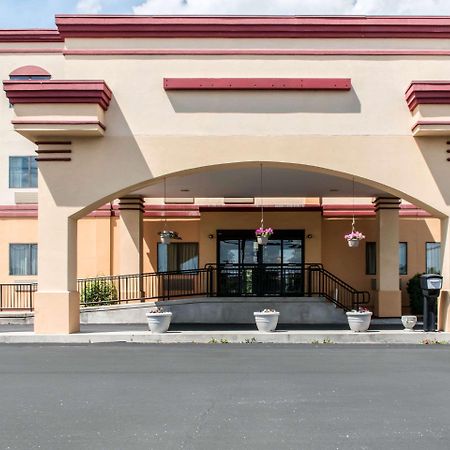 Econo Lodge Carlisle Bagian luar foto