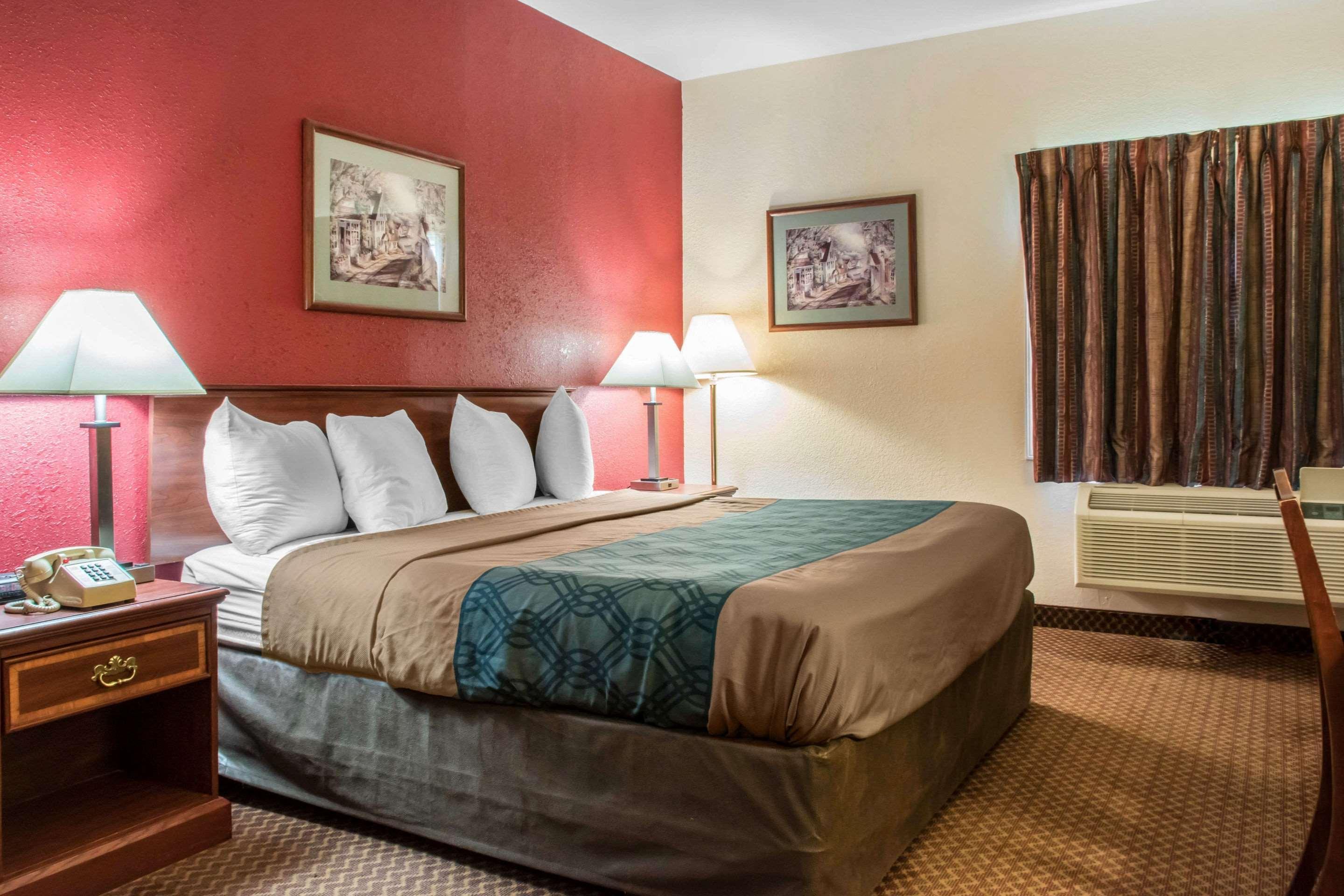 Econo Lodge Carlisle Bagian luar foto