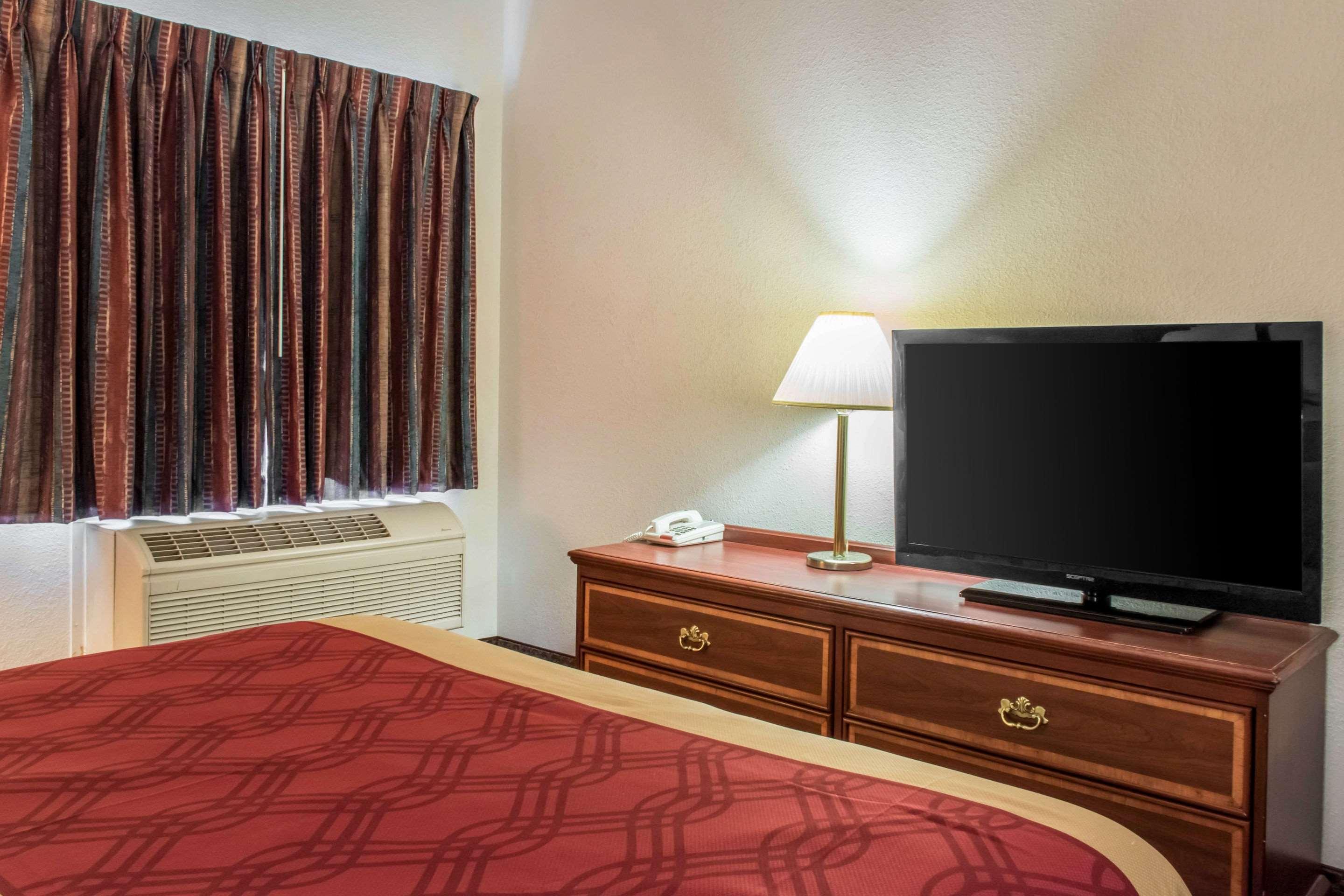 Econo Lodge Carlisle Bagian luar foto