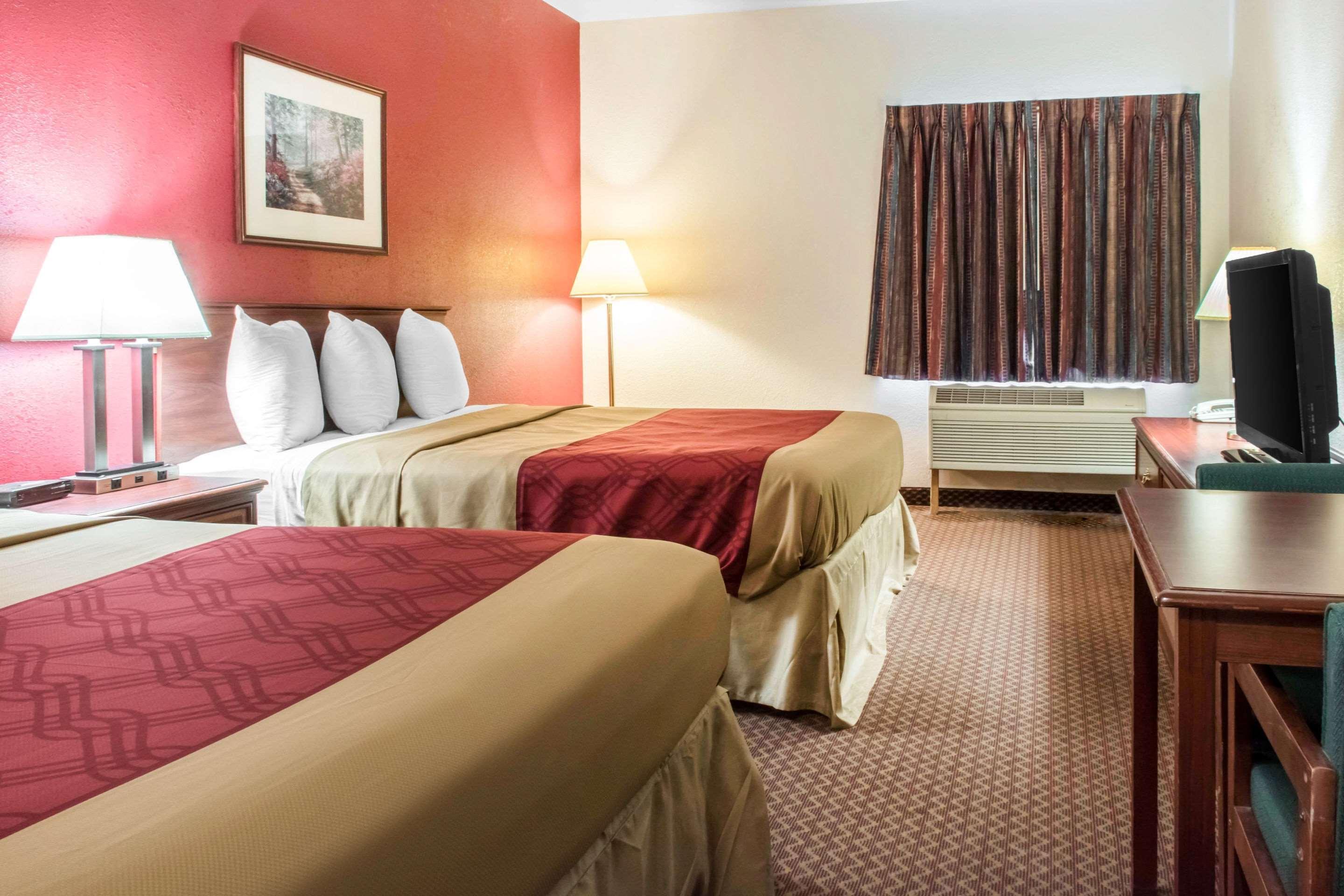 Econo Lodge Carlisle Bagian luar foto