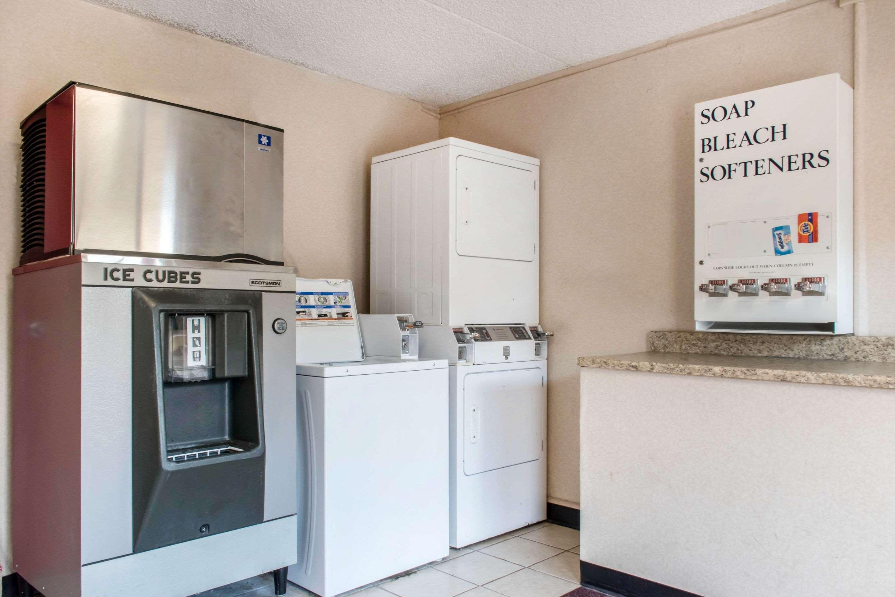 Econo Lodge Carlisle Bagian luar foto