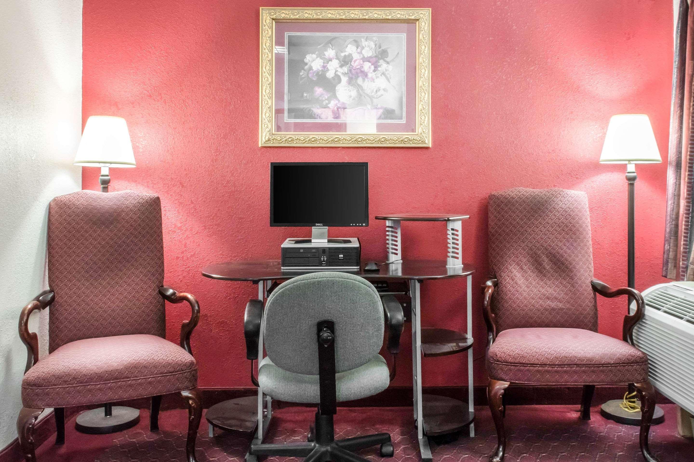 Econo Lodge Carlisle Bagian luar foto
