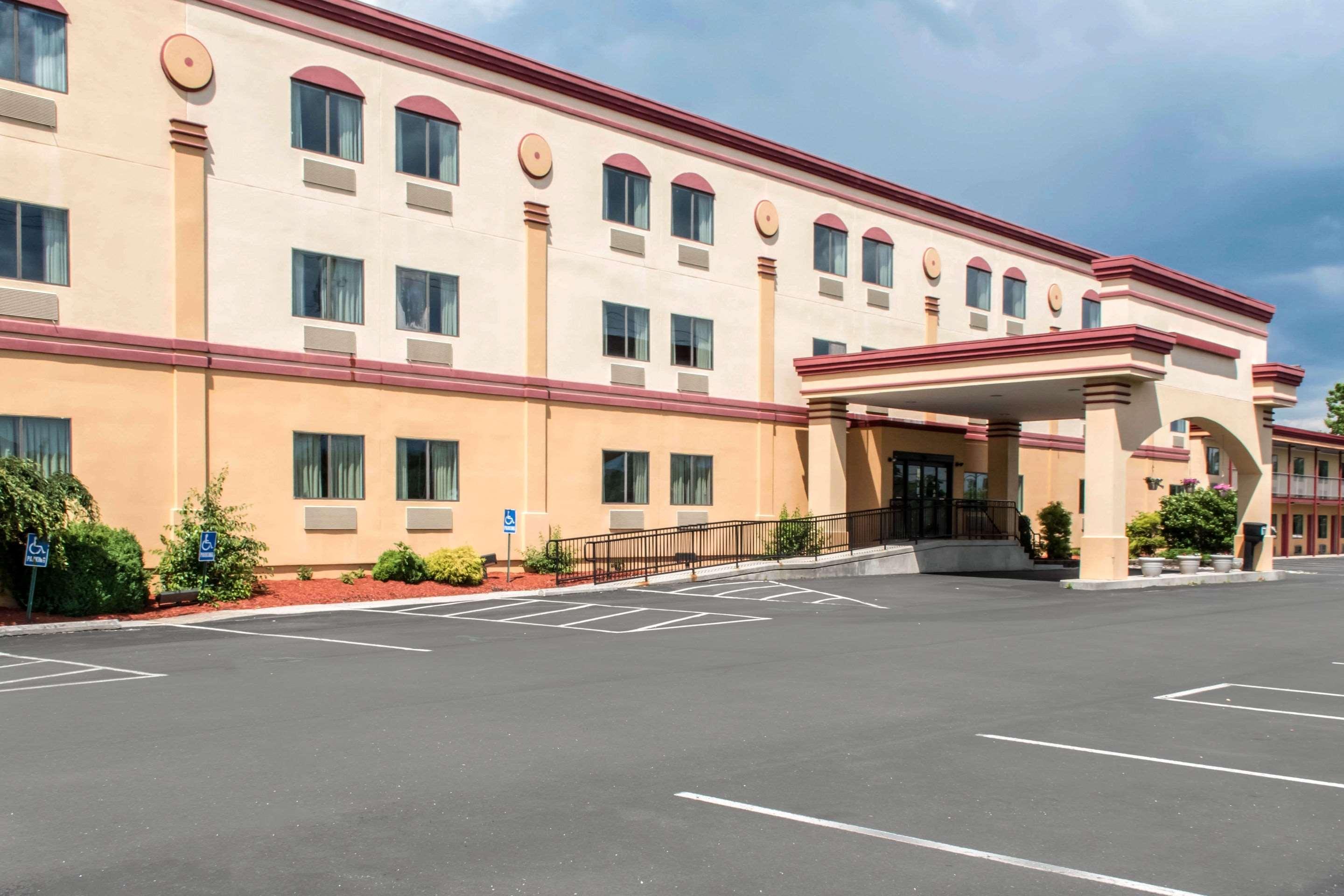 Econo Lodge Carlisle Bagian luar foto