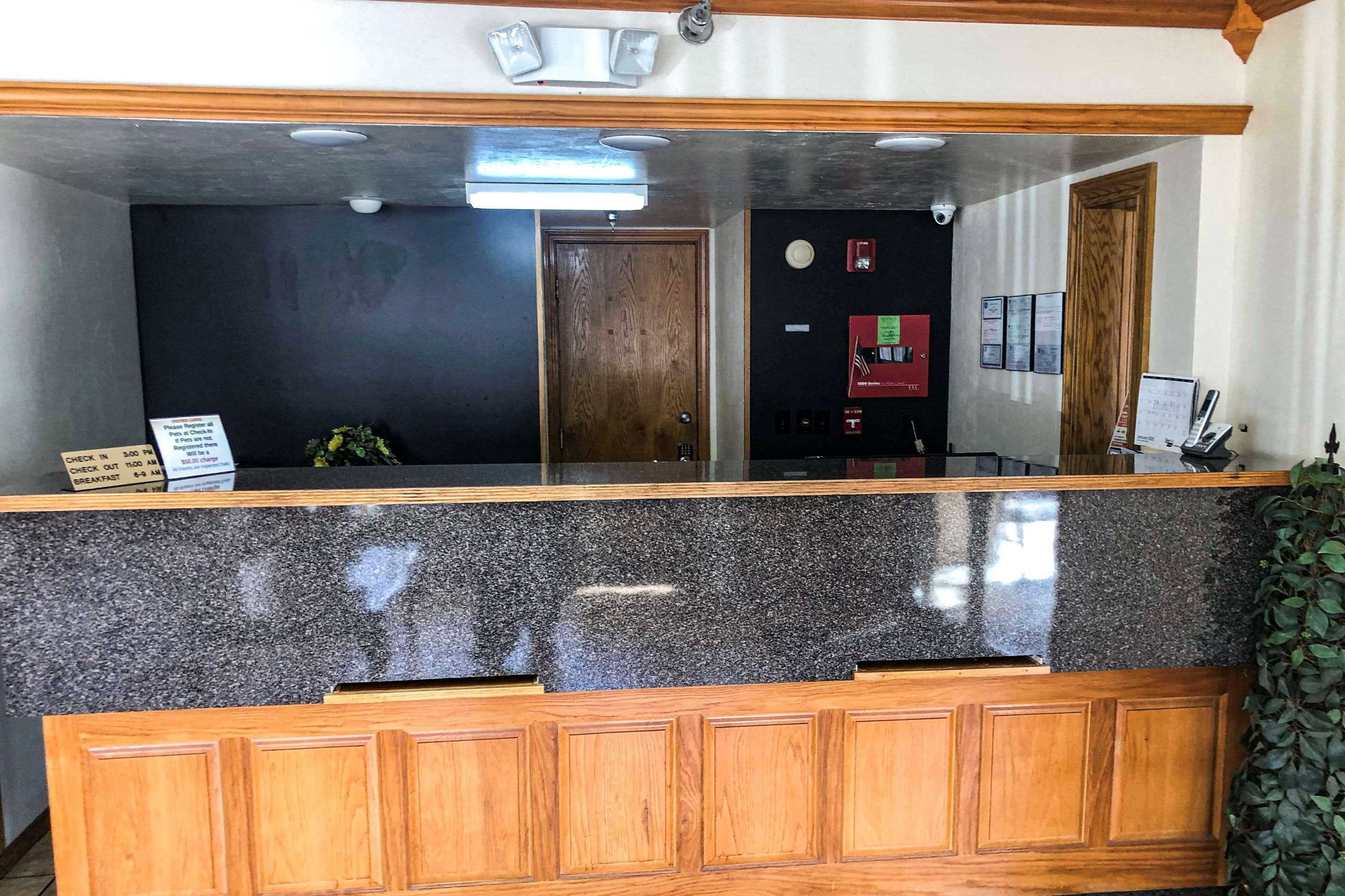 Econo Lodge Carlisle Bagian luar foto