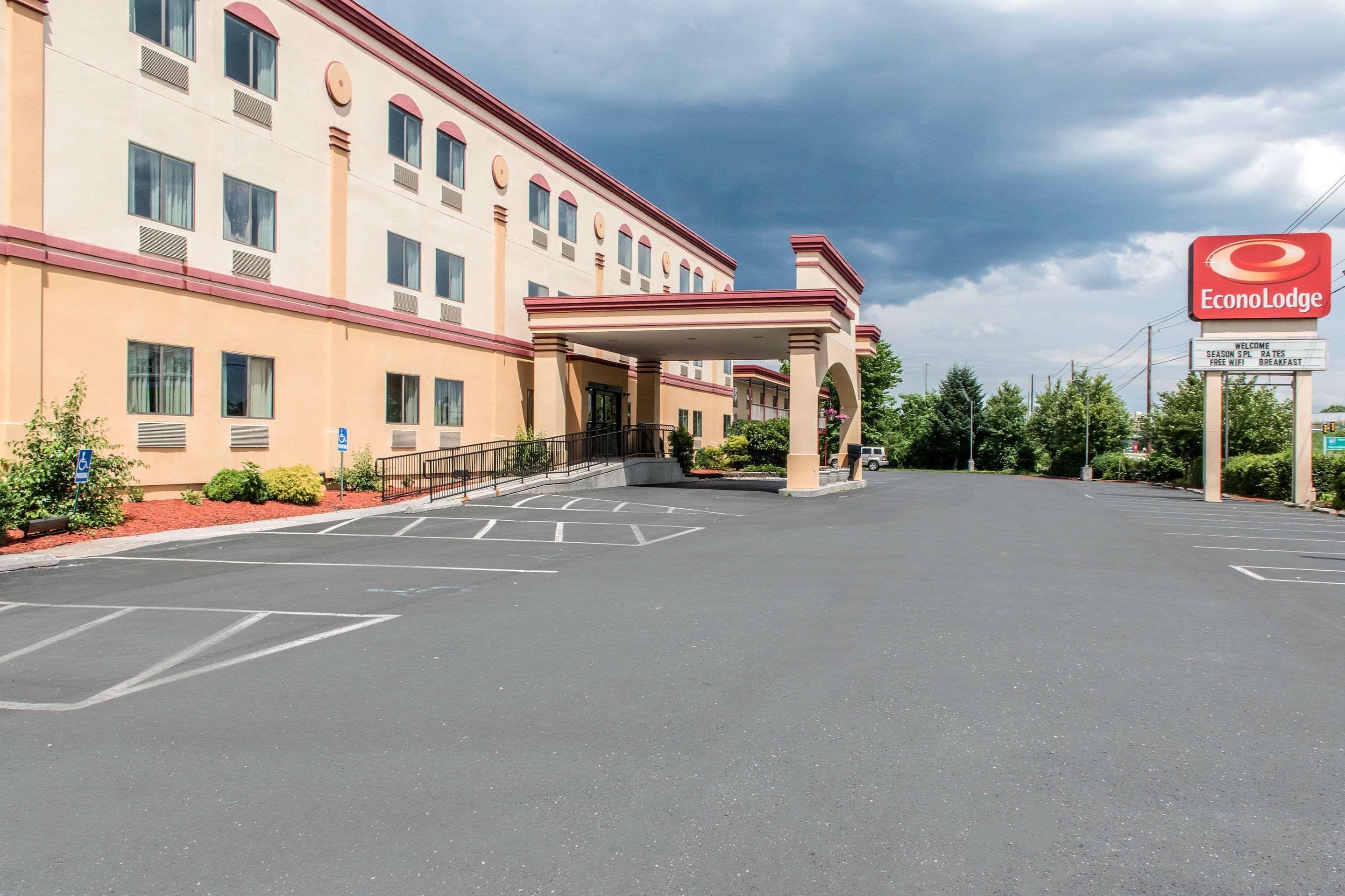 Econo Lodge Carlisle Bagian luar foto