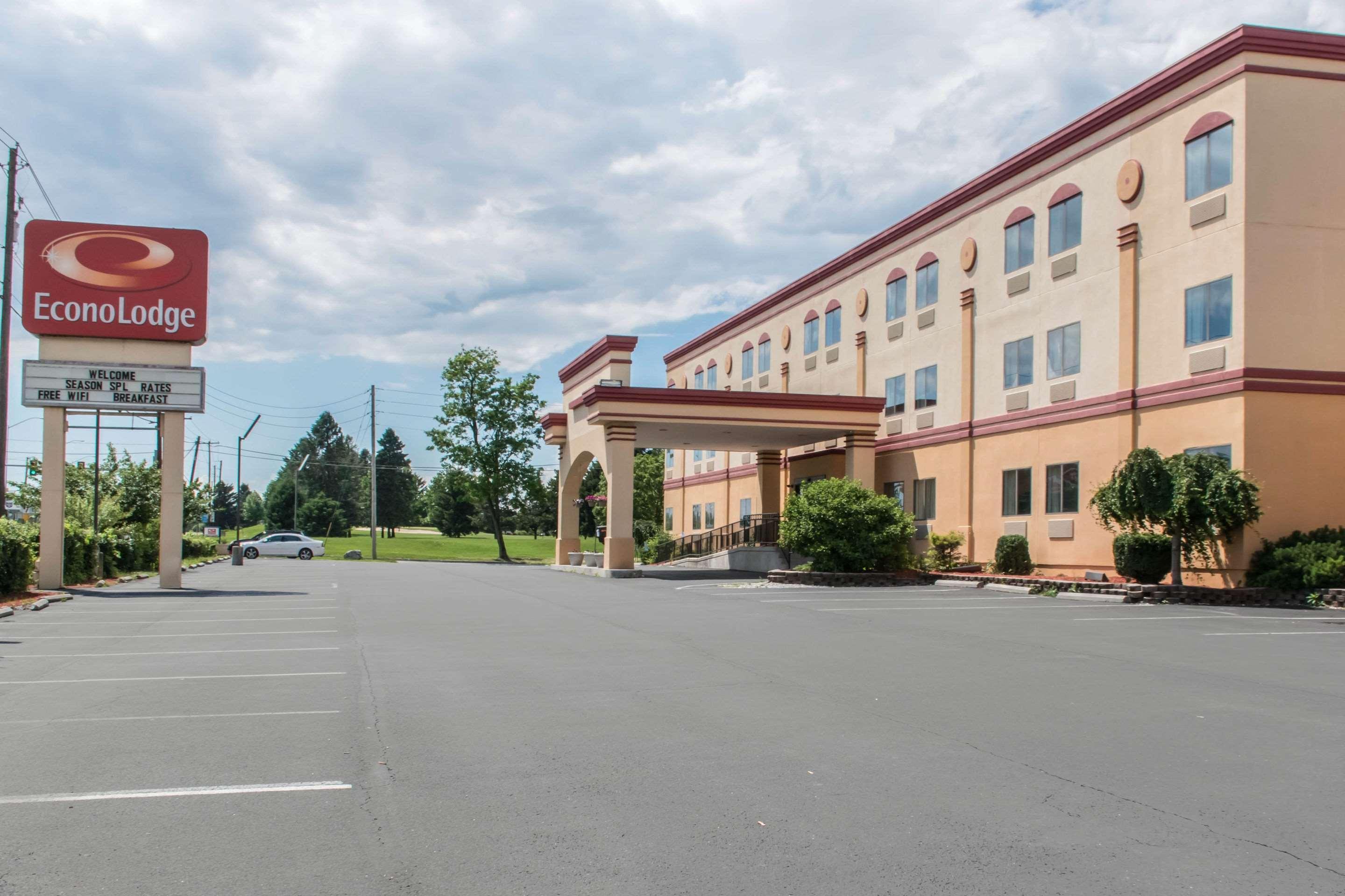 Econo Lodge Carlisle Bagian luar foto