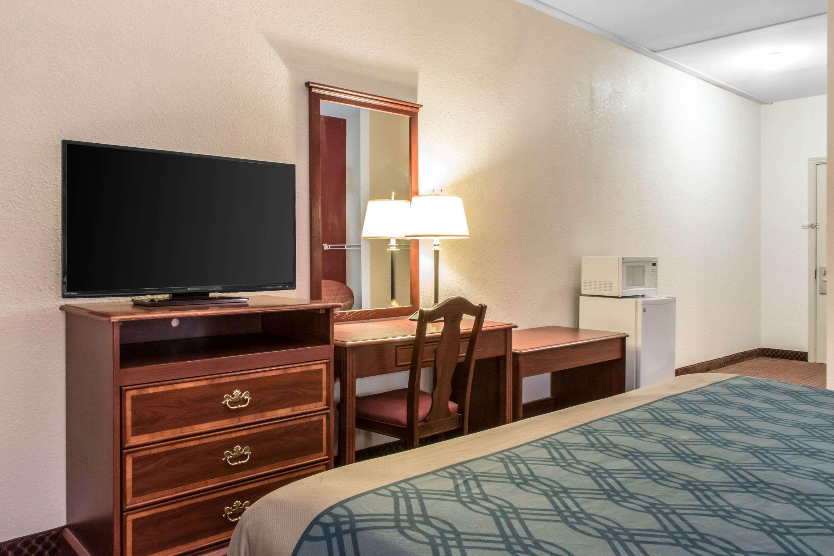 Econo Lodge Carlisle Bagian luar foto