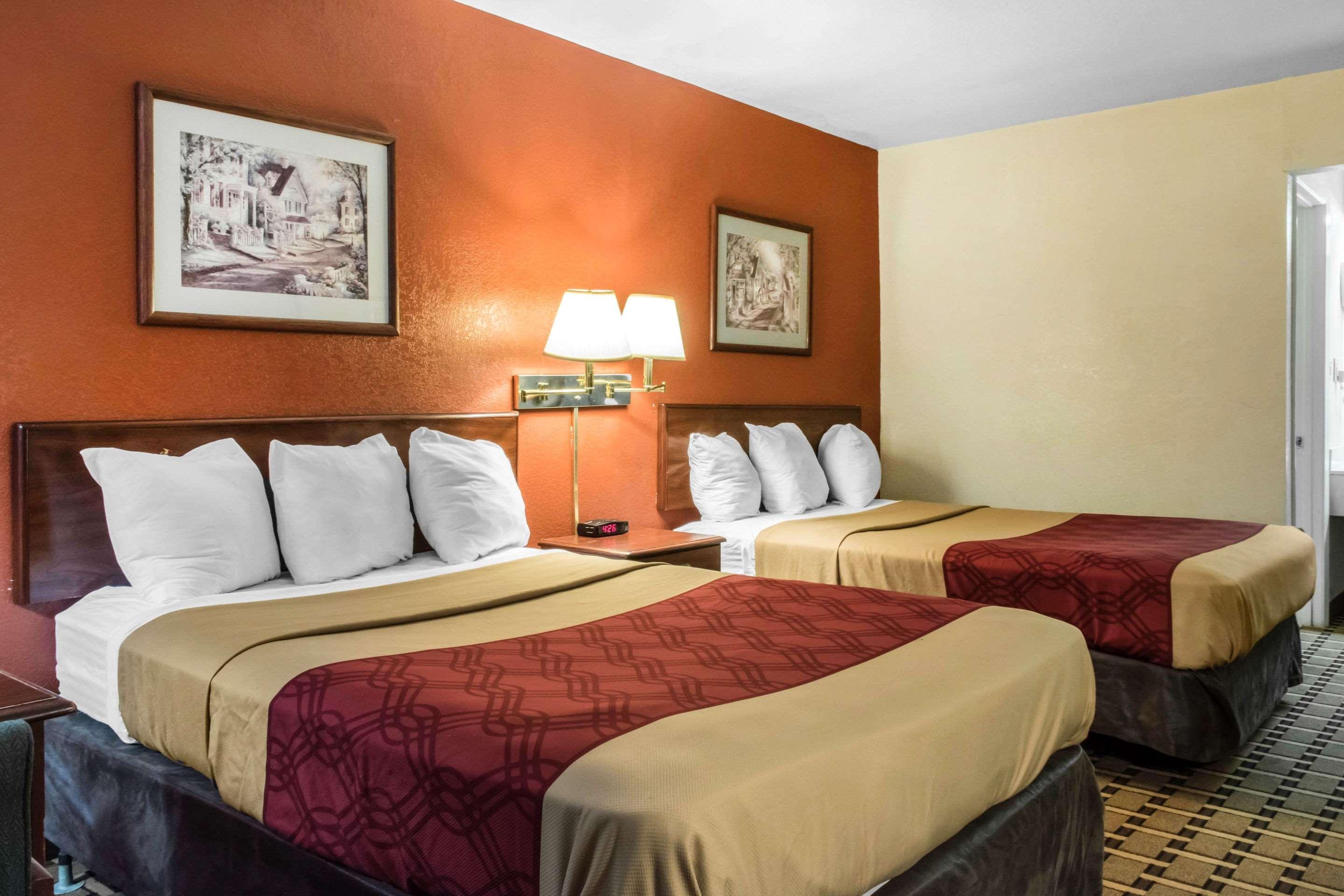Econo Lodge Carlisle Bagian luar foto