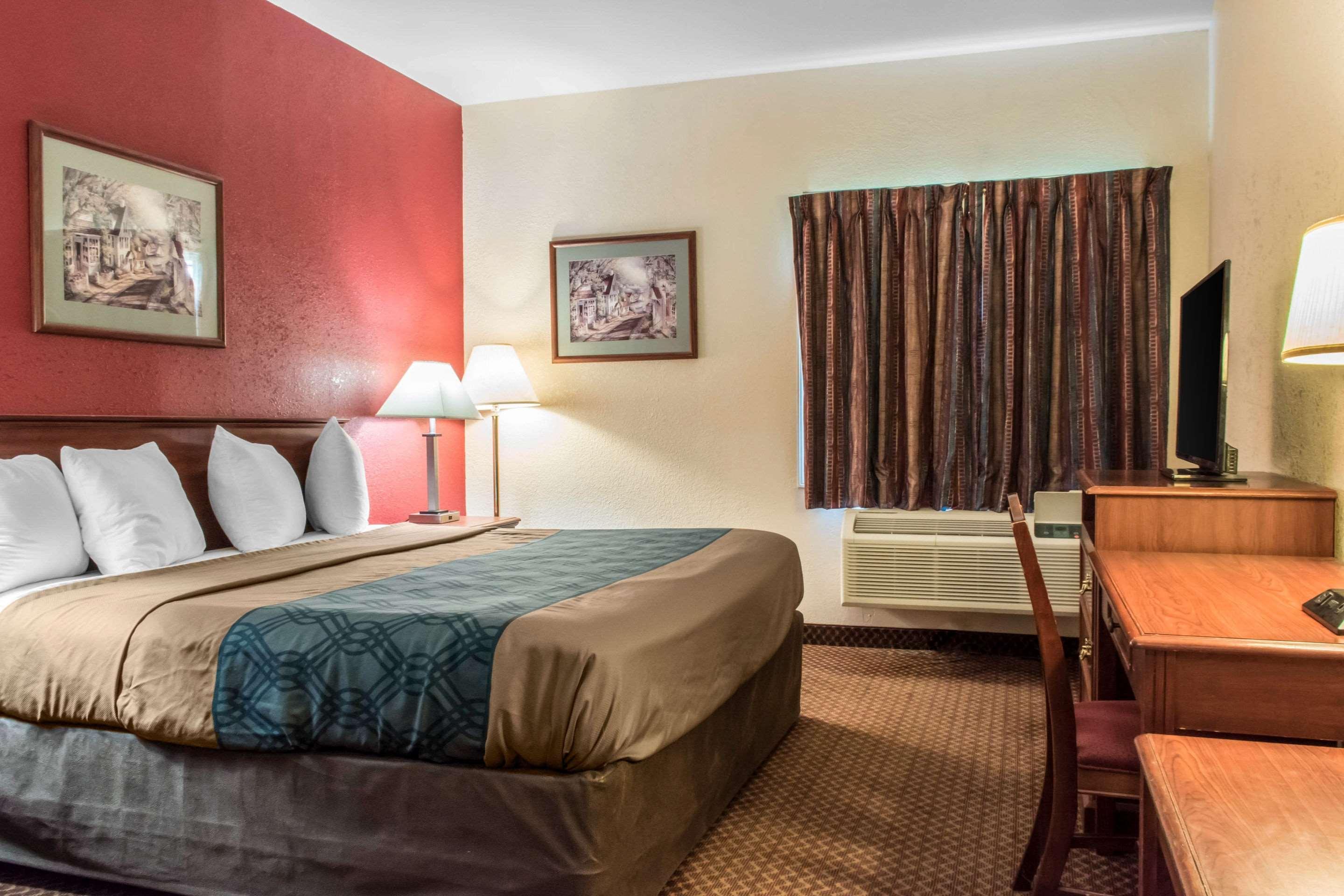 Econo Lodge Carlisle Bagian luar foto