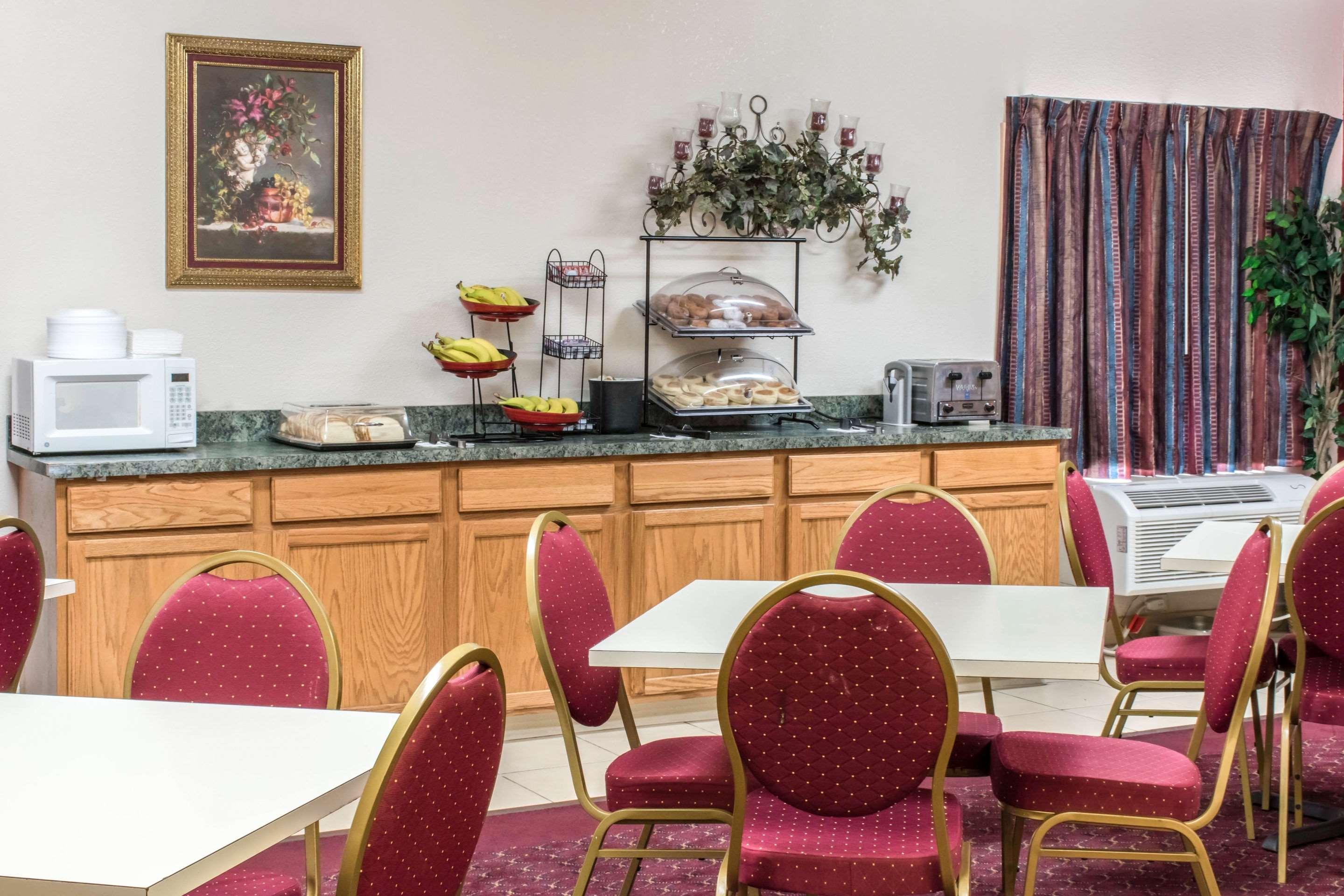 Econo Lodge Carlisle Bagian luar foto