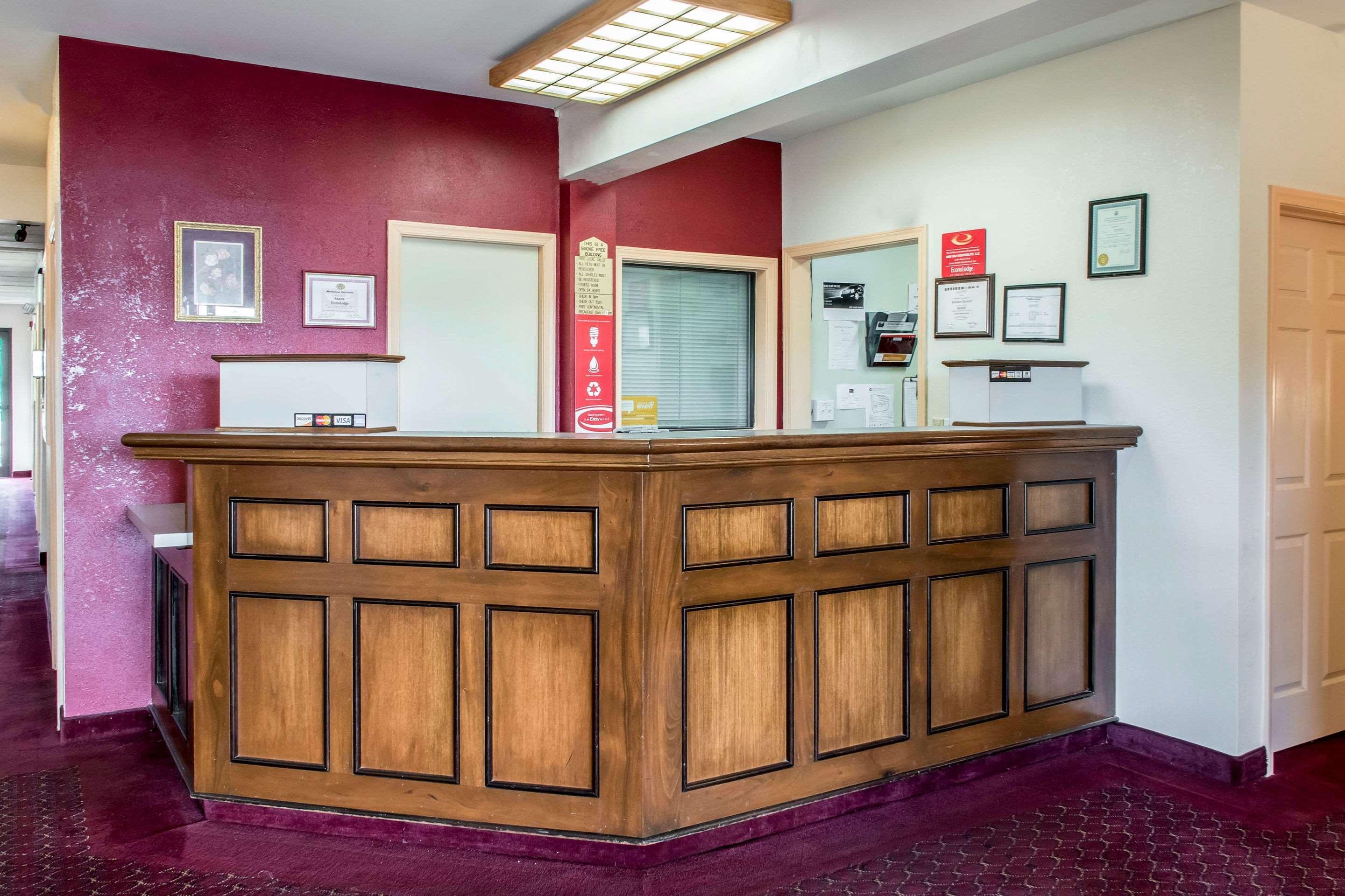 Econo Lodge Carlisle Bagian luar foto