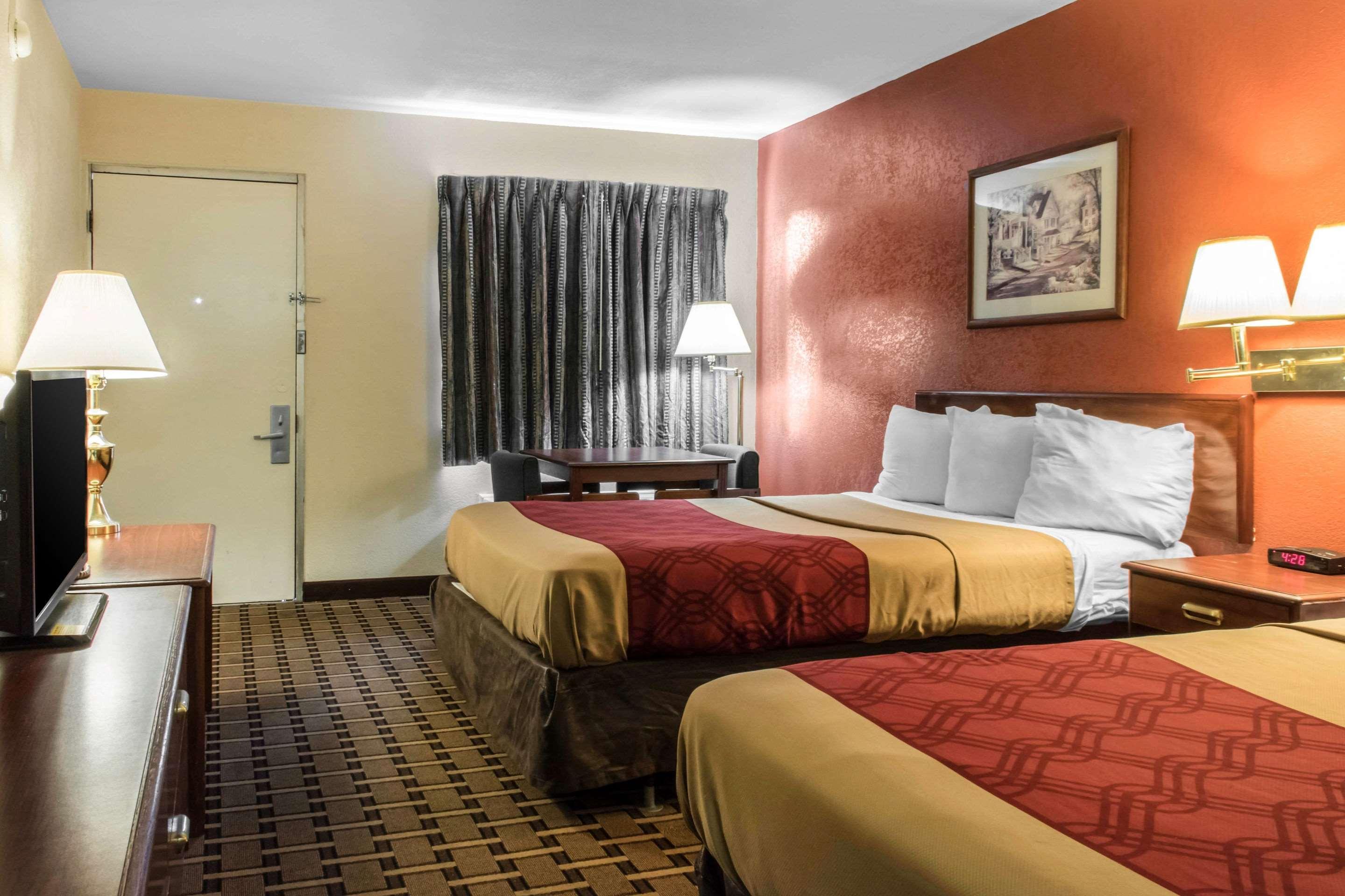 Econo Lodge Carlisle Bagian luar foto